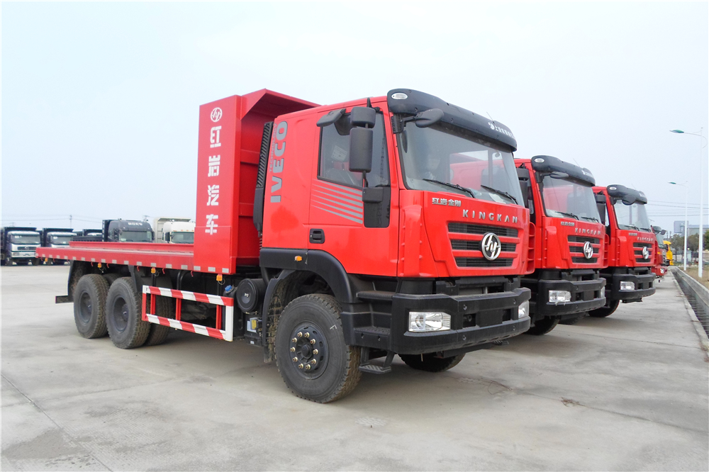 上汽依维柯红岩 新金刚 6X4自卸车 375马力